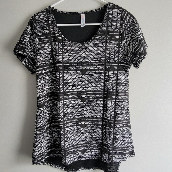 LulaRoe Classic Tee - Picture 1 of 5